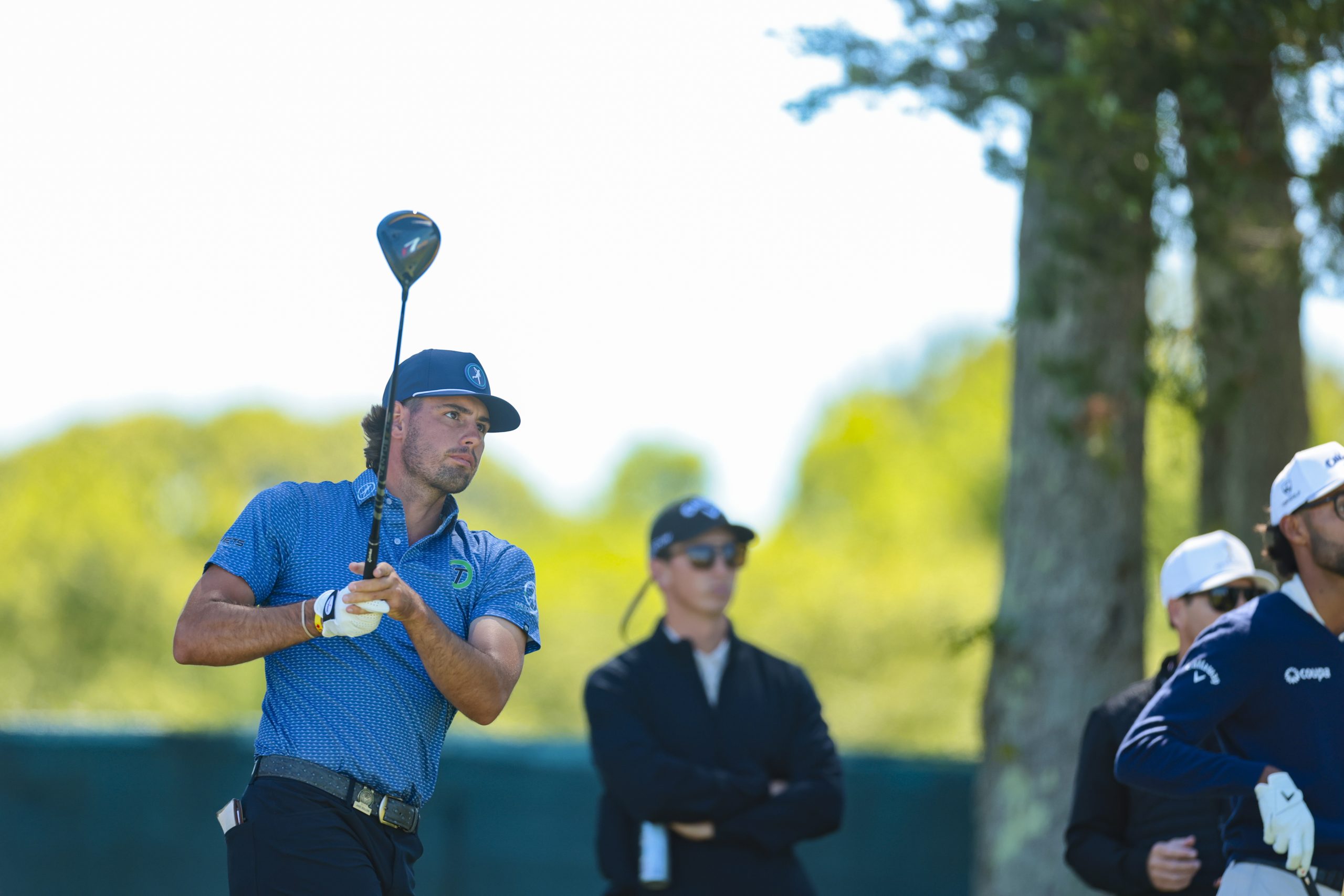 Jake Sollon watches his tee shot from the third hole during a practice round ahead of the 2026 U.S. Open at Shinnecock Hills Golf Club in Southampton, N.Y. on Tuesday, June 16, 2026. (Kathryn Riley/USGA)