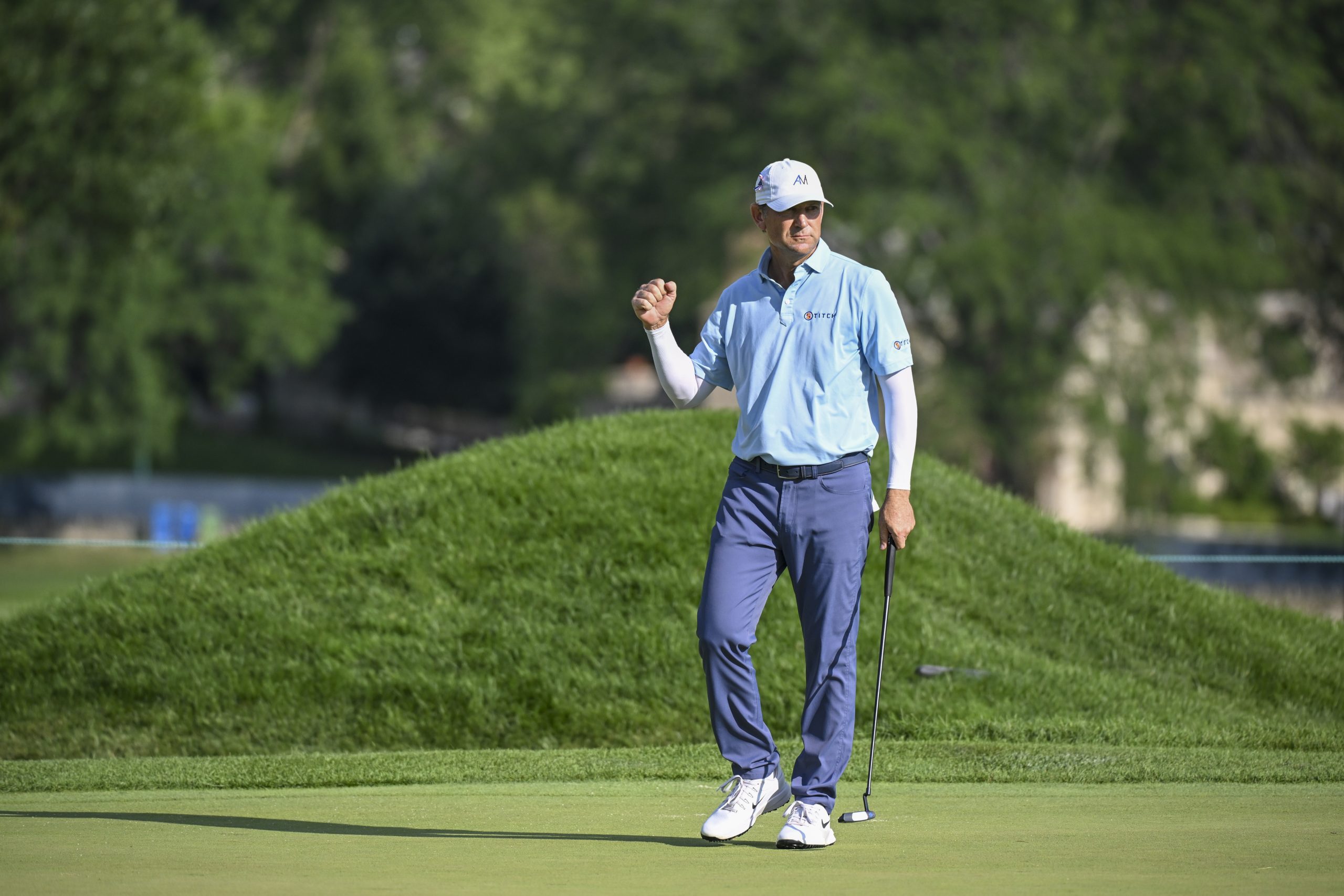 George McNeill fist bumps after sinking a birdie putt on the ninth hole to finish -6 taking the lead during the second round of the 2026 U.S. Senior Open at Scioto Country Club in Columbus, Ohio on Friday, July 3, 2026. (Edward M. Pio Roda/USGA)